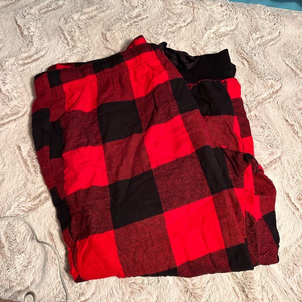 Old Navy plaid pajama bottoms